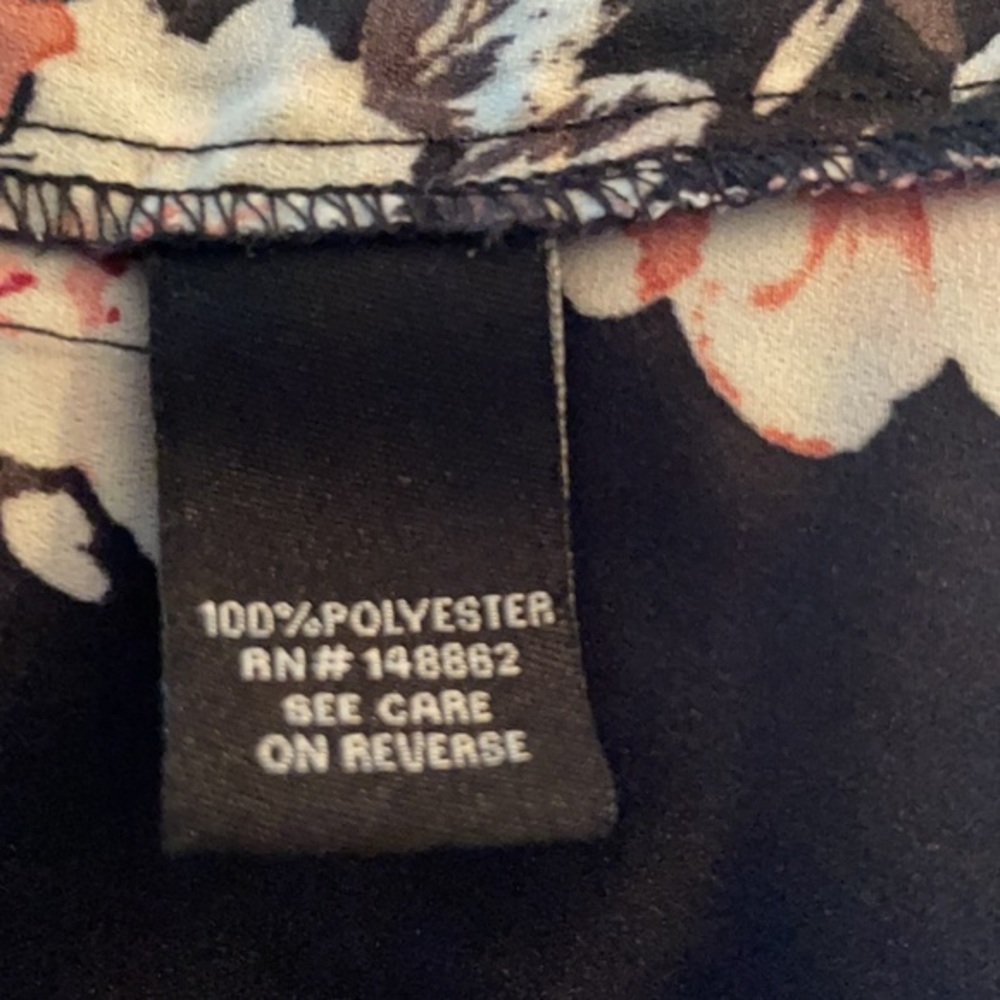 Torrid Black Flowered Blouse 100% Polyester Size 1 - image 8